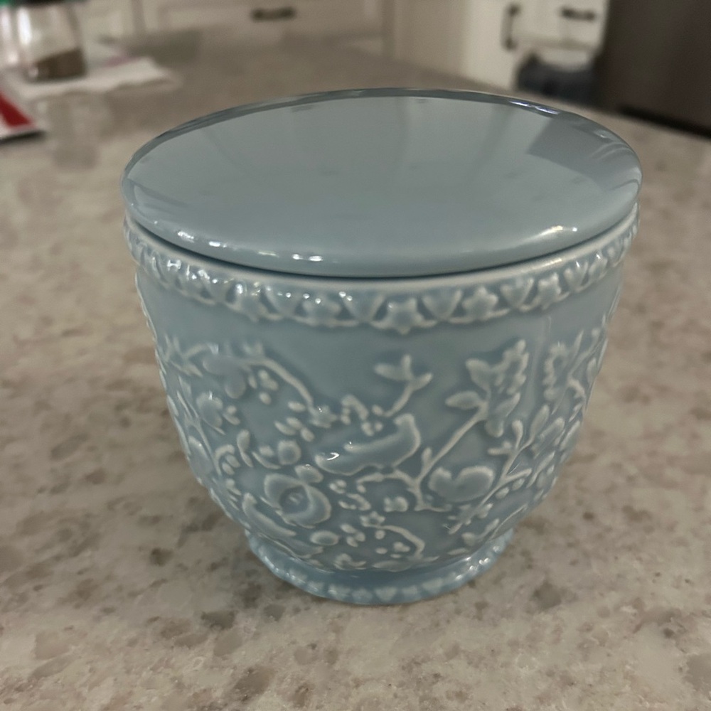 “New”Blue Embossed Ceramic 15 oz Candle with Lid-Silk Peony (Strawberry)